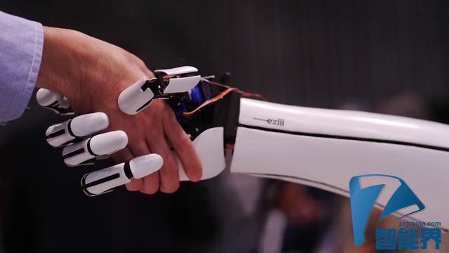 3D打印仿生假肢能連接智能手機