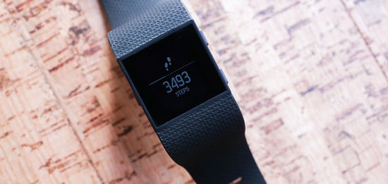 Fitbit Surge大升級(jí)：續(xù)航翻倍，新添跑步提醒