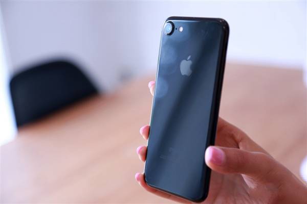 iphone7亮黑色和黑色包裝不一樣嗎？蘋果7/7plus黑色開箱上手體驗