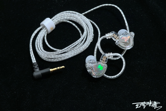 入門(mén)HiFi優(yōu)等生！錦瑟香也MY LOVE舞臺(tái)監(jiān)聽(tīng)風(fēng)格有線耳機(jī)