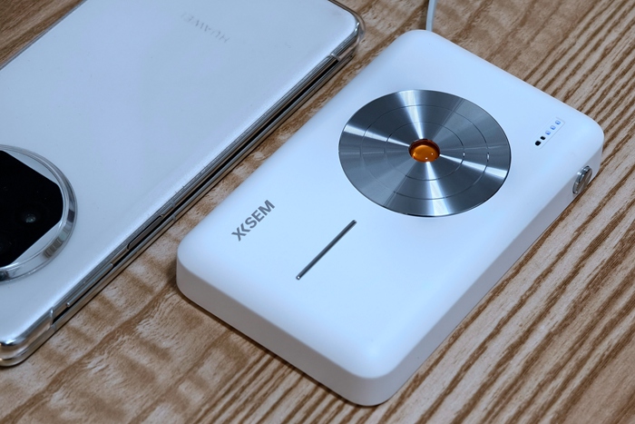 西圣PB磁吸無線充電寶：自帶線+無線充，出行必備！